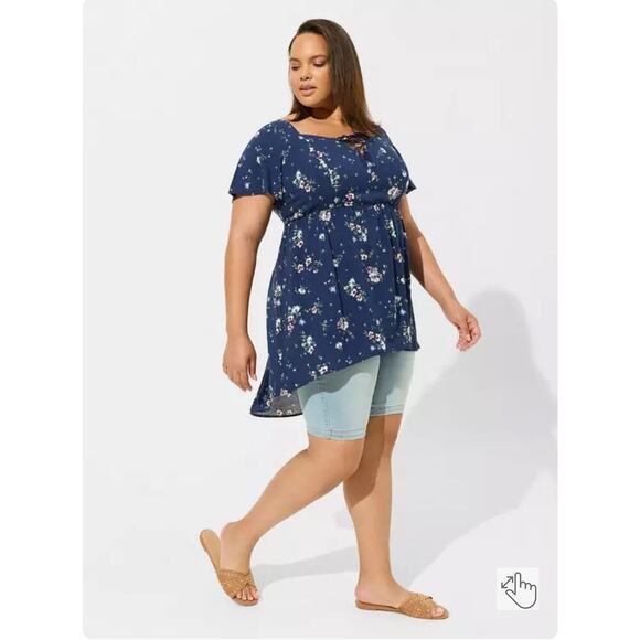 Torrid Navy Blue with Floral Babydoll Challis Lace-Up Hi Low Top 1X NWT - Picture 2 of 12